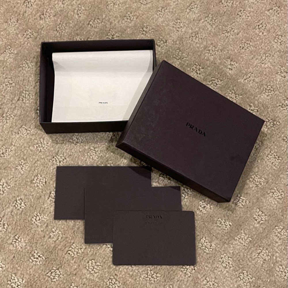 💯 💵🎁 Authentic PRADA Gift Box - Picture 4 of 6